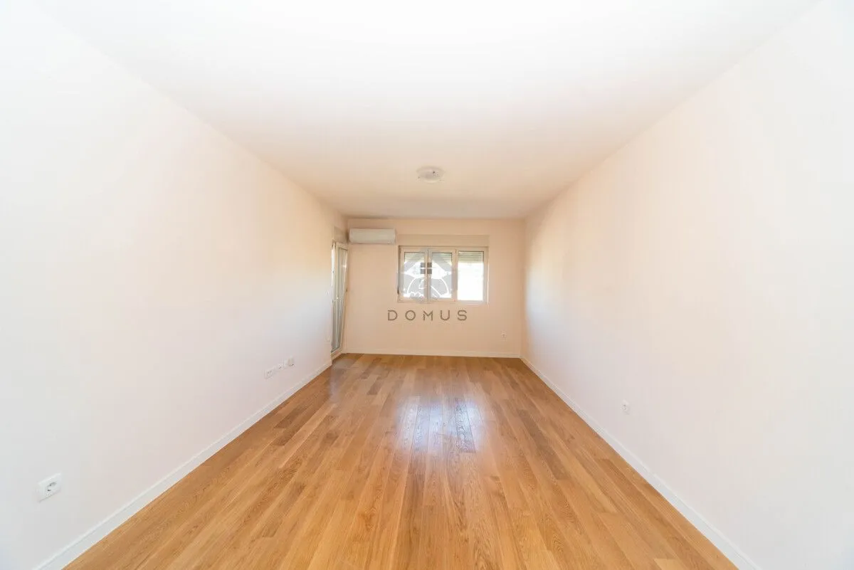 Izdavanje, jednosoban stan, 50m², Central Point, Podgorica