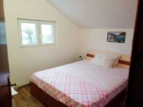 Izdavanje, trosoban stan, 70m², Kalimanj, Tivat - image 11