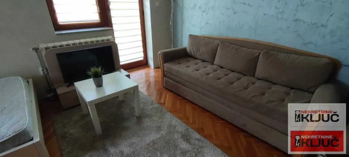 Izdavanje, garsonjera, 31m², Bulevar Oslobodjenja, Novi Sad Sve Podlokacije