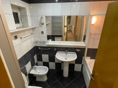 Izdavanje, trosoban stan, 120m², Savski Venac, Beograd - image 6