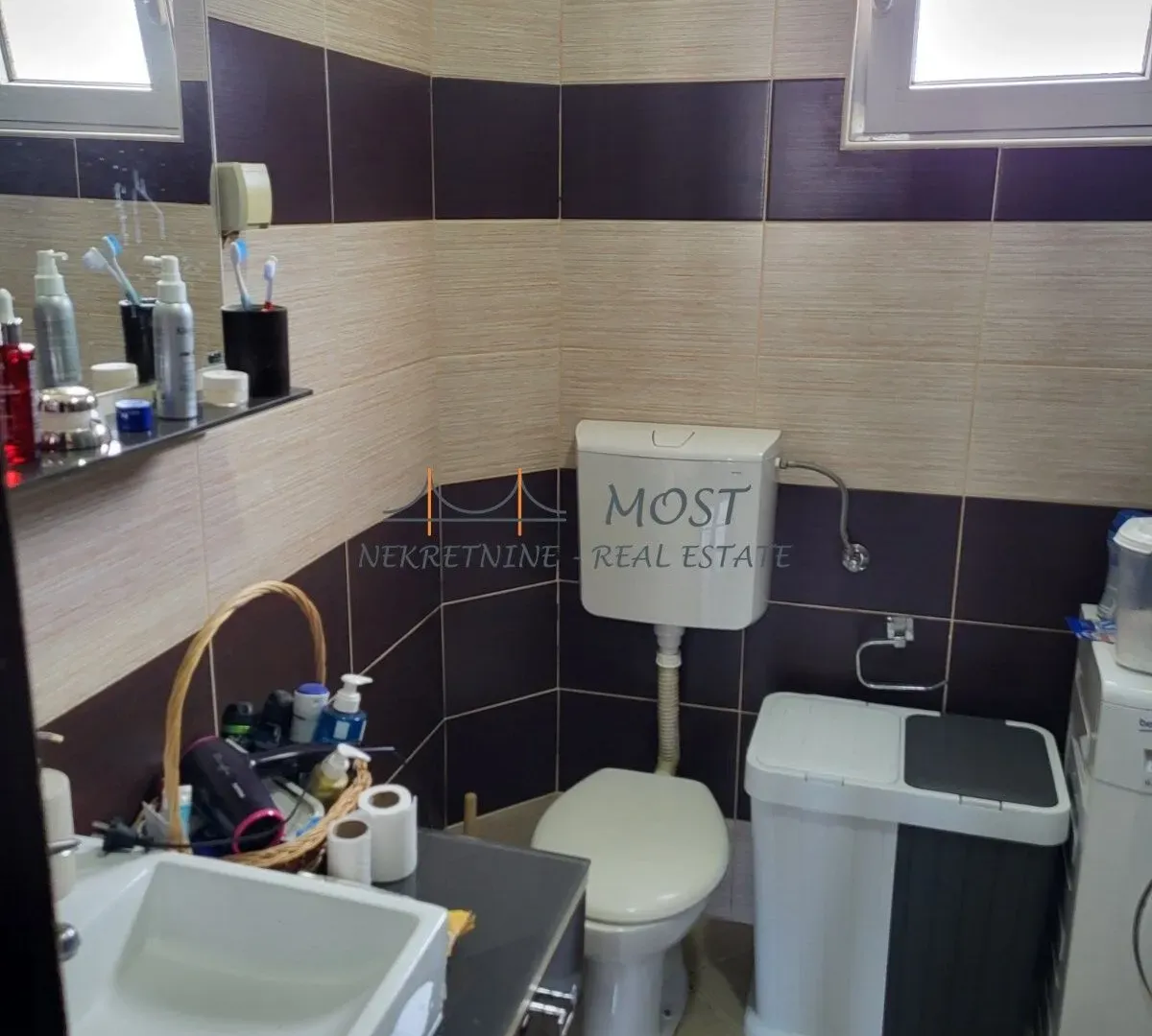 Izdavanje, kuća, 100m², Gornja Gorica, Podgorica