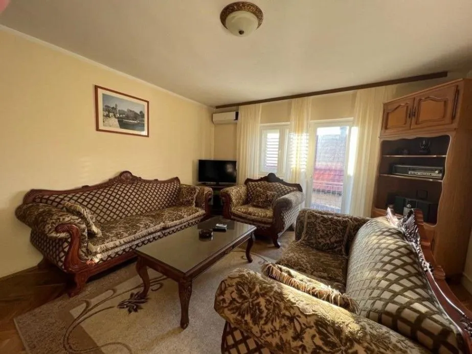 Izdavanje, dvosoban stan, 119m², Marići, Tivat