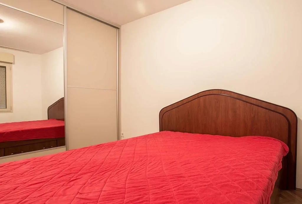 Izdavanje, dvosoban stan, 74m², Ljubović, Podgorica