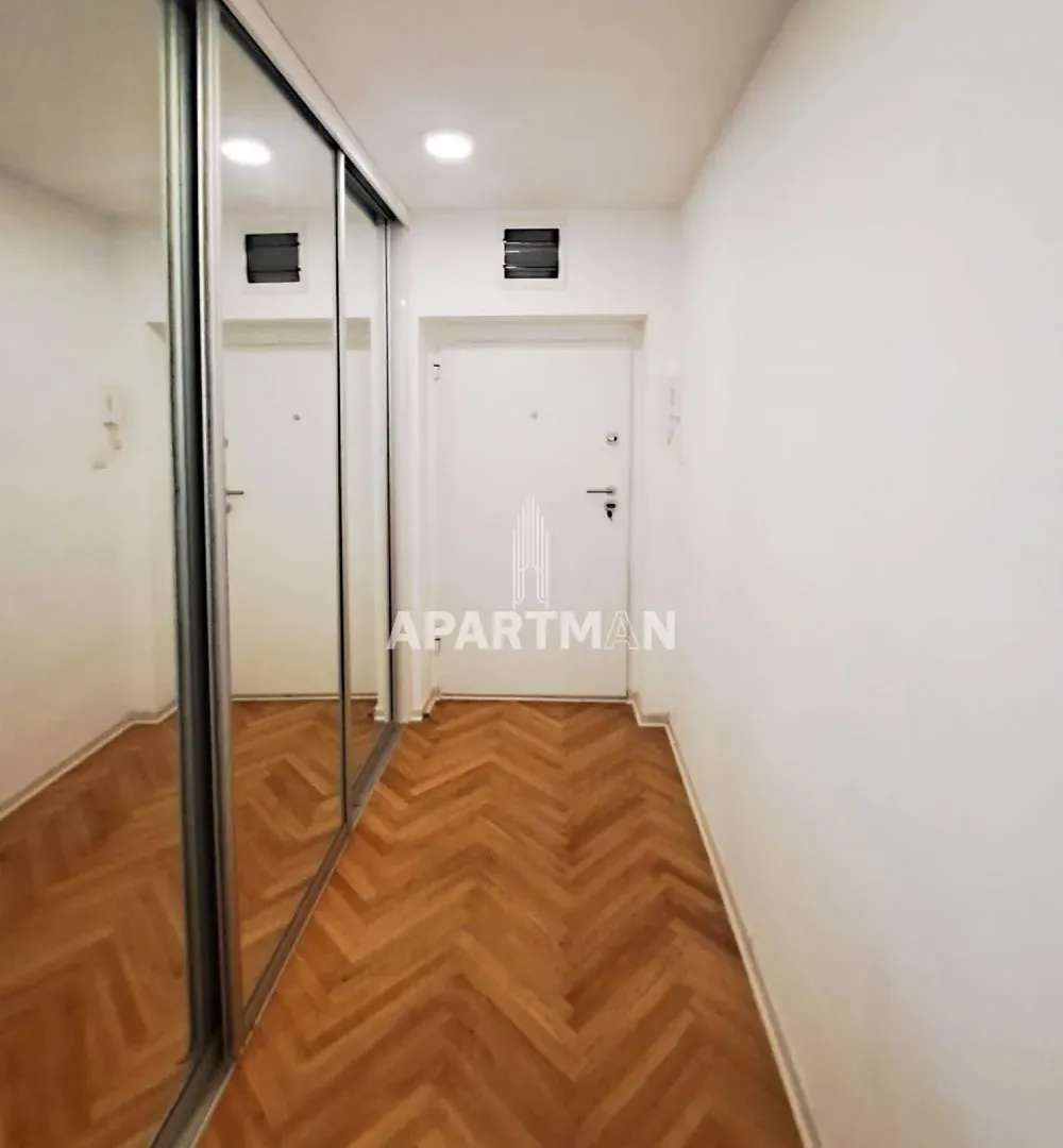 Sale, two bedroom apartment, 64m², Savski Venac, Beograd