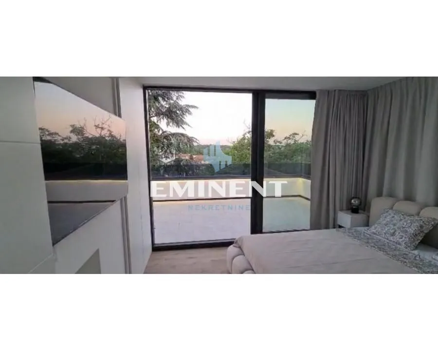 Izdavanje, trosoban stan, 360m², Savski Venac, Beograd