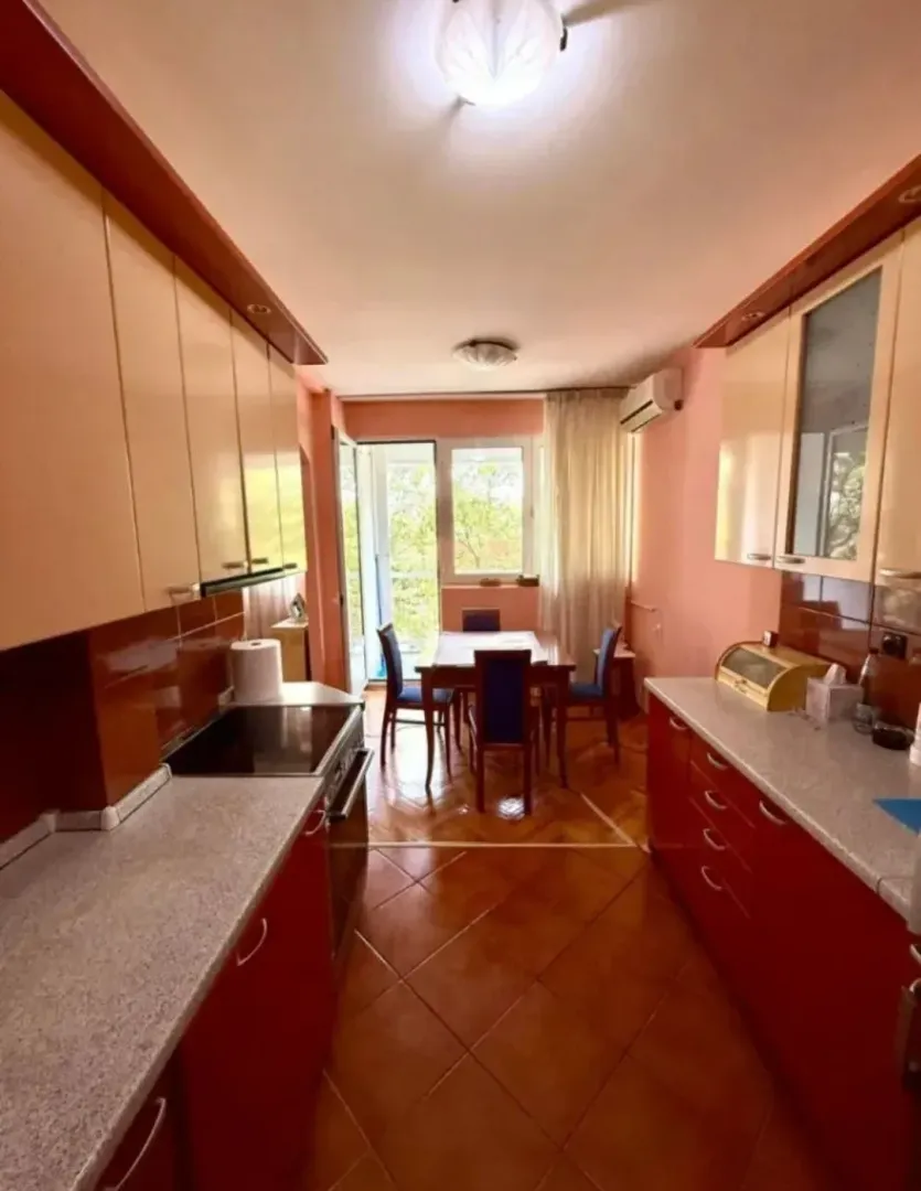 Prodaja, trosoban stan, 102m², Pejton, Podgorica