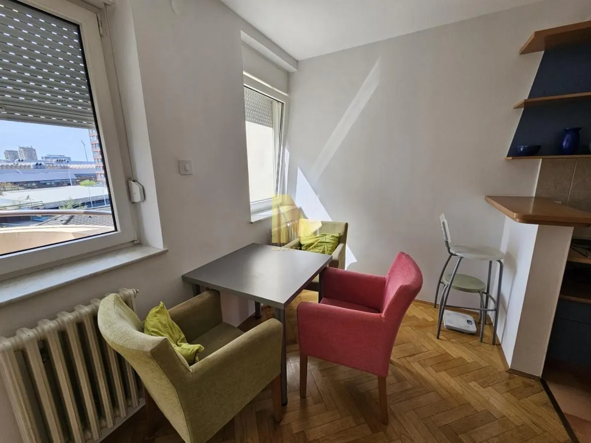 Izdavanje, garsonjera, 33m², Centar, Novi Sad