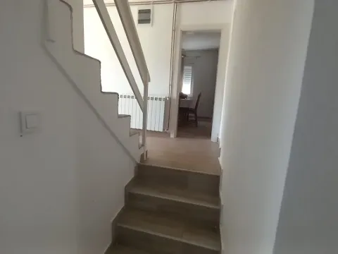 Izdavanje, kuća, 200m², Tološi, Podgorica - image 4