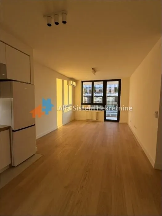 Izdavanje, trosoban stan, 71m², Savski Venac, Beograd
