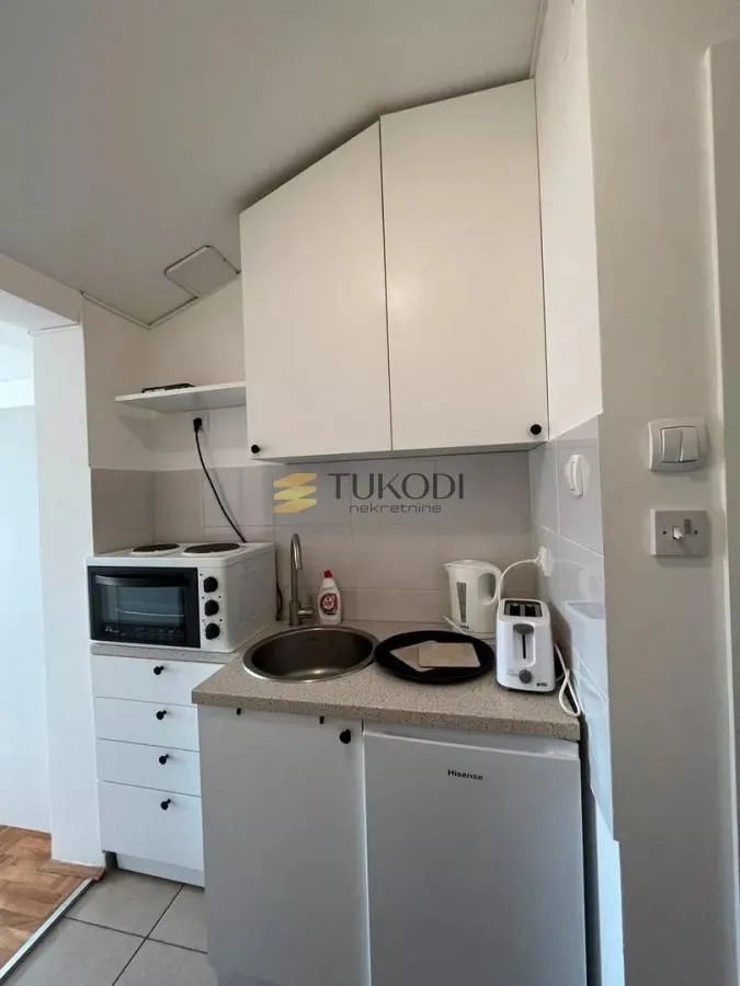 Izdavanje, garsonjera, 21m², Bulevar Evrope, Novi Sad Sve Podlokacije