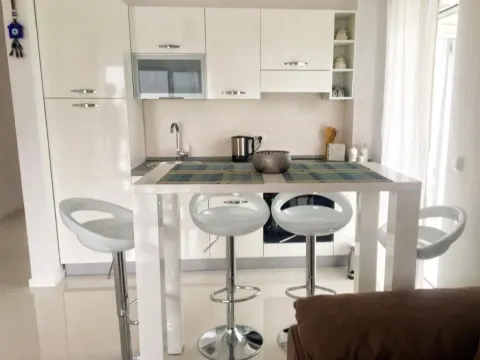 Izdavanje, stan, 52m², Dobrota, Kotor - image 8