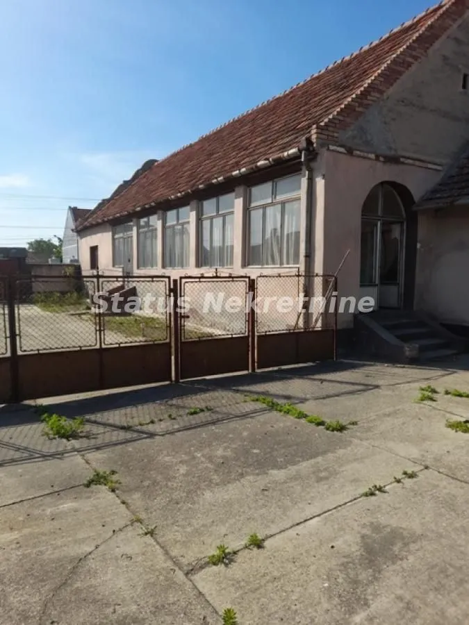 Prodaja, kuća, 875m², Kać, Novi Sad Sve Podlokacije