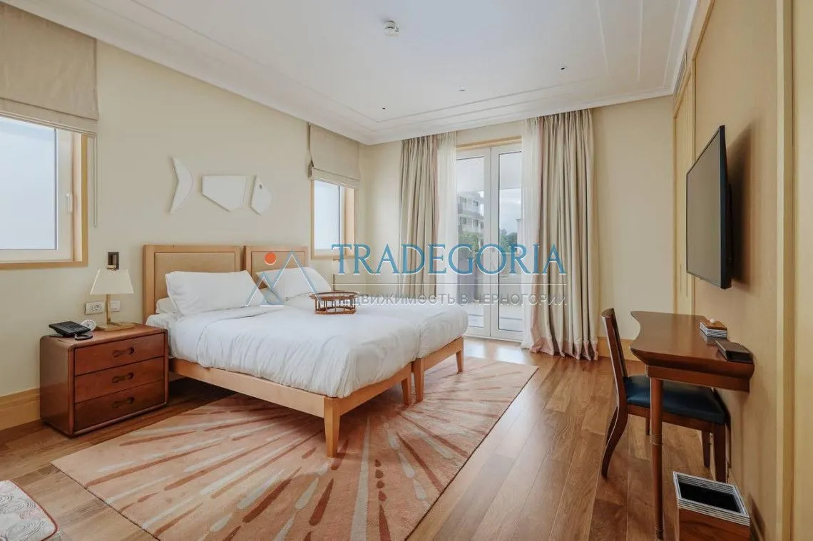 Prodaja, trosoban stan, 192m², Tivat, Crna Gora