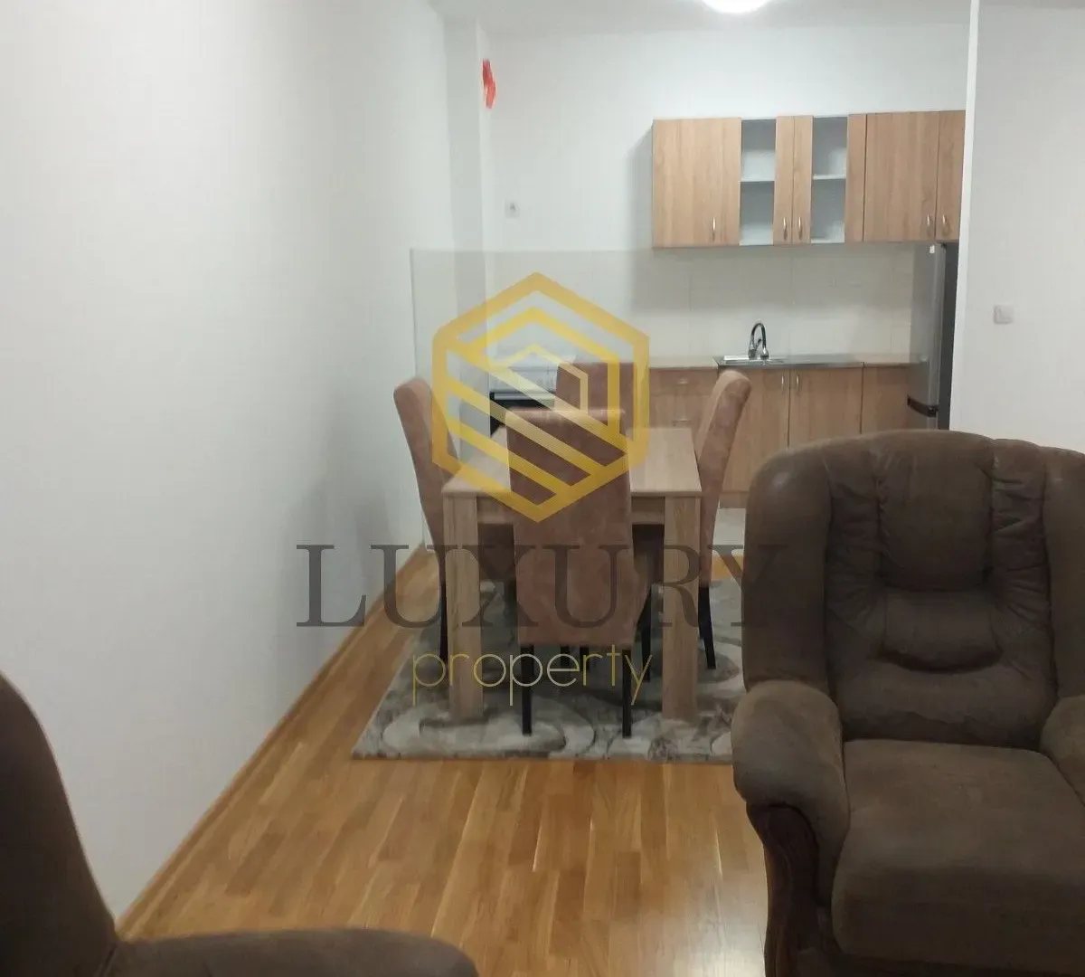 Izdavanje, dvosoban stan, 68m², Tuški Put, Podgorica