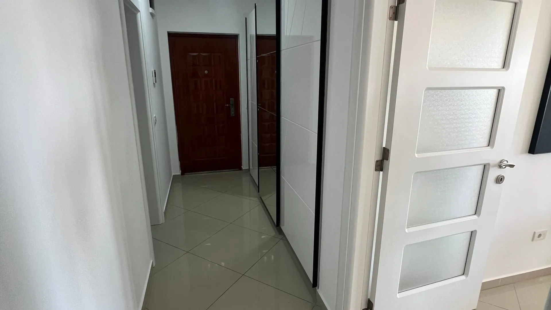 Izdavanje, dvosoban stan, 84m², Šušanj, Bar