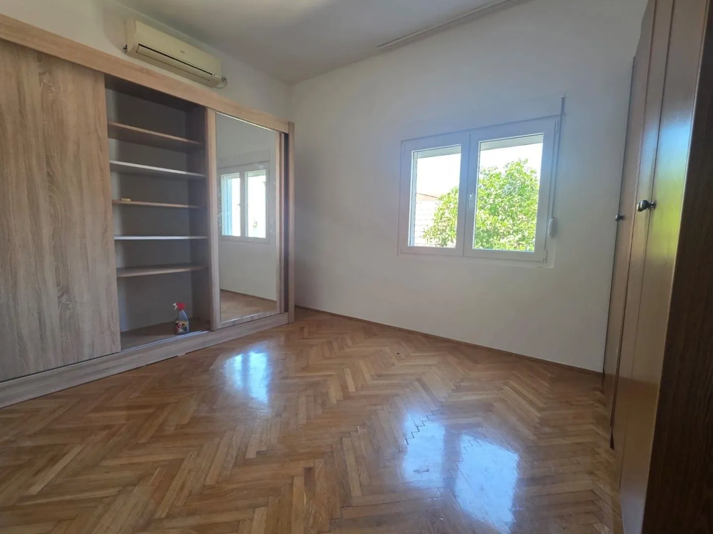 Izdavanje, trosoban stan, 130m², Preko Morače, Podgorica