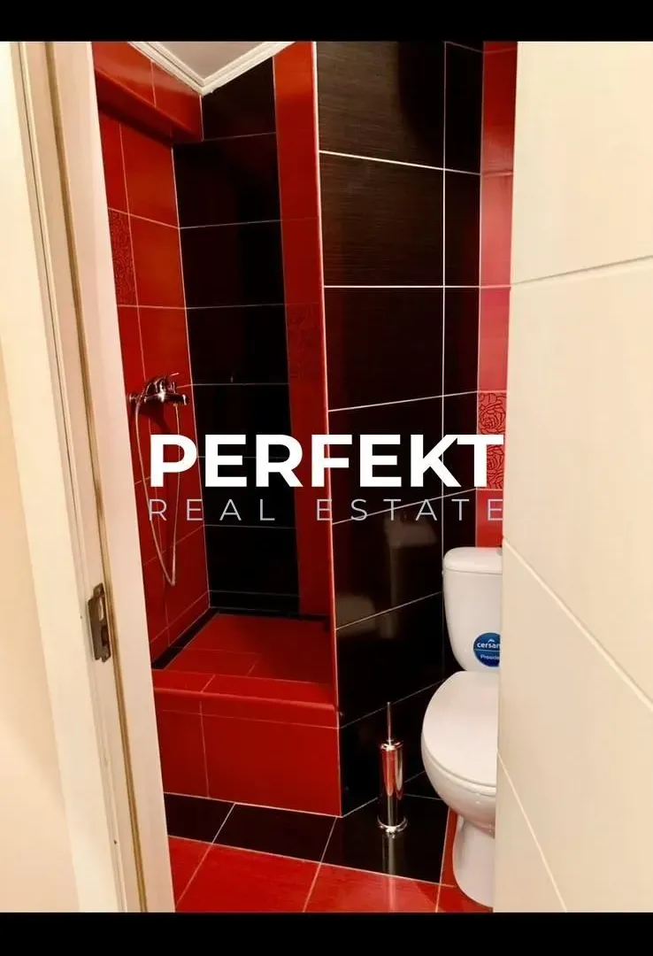 Prodaja, trosoban stan, 79m², Centar, Pančevo