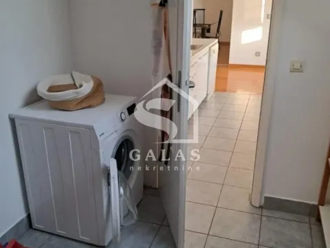 Rent, four bedroom apartment, 135m², Savski Venac, Beograd - image 12