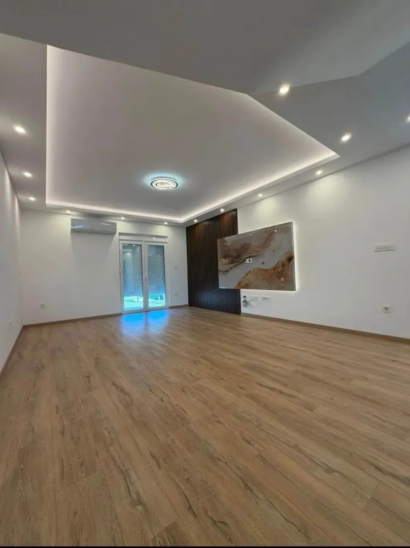 Izdavanje, kuća, 200m², Karaburško Polje, Podgorica