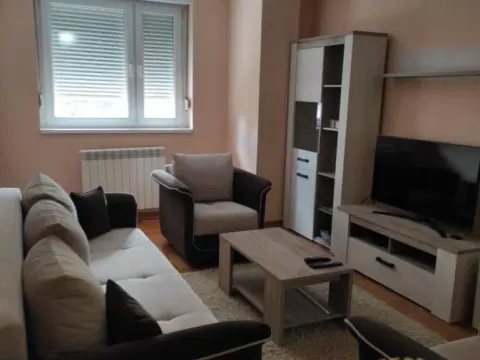 Izdavanje, trosoban stan, 80m², Lion, Zvezdara Sve Podlokacije - image 2