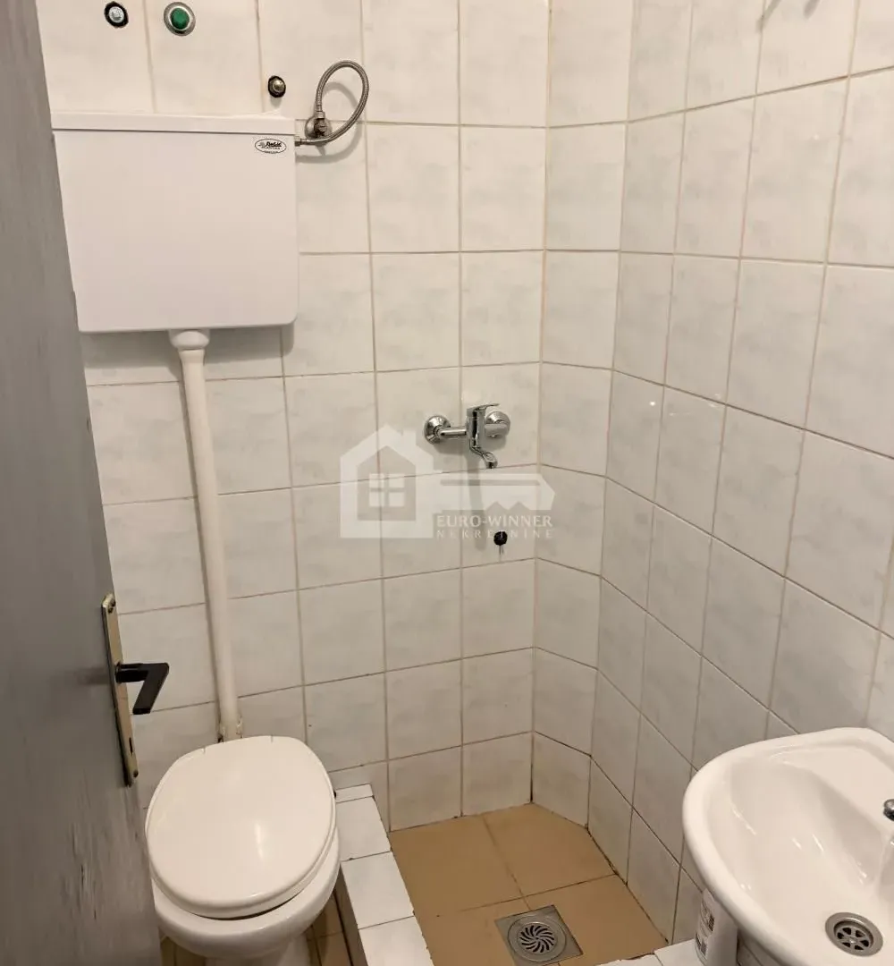 Rent, office space, 65m², Čukarica, Beograd
