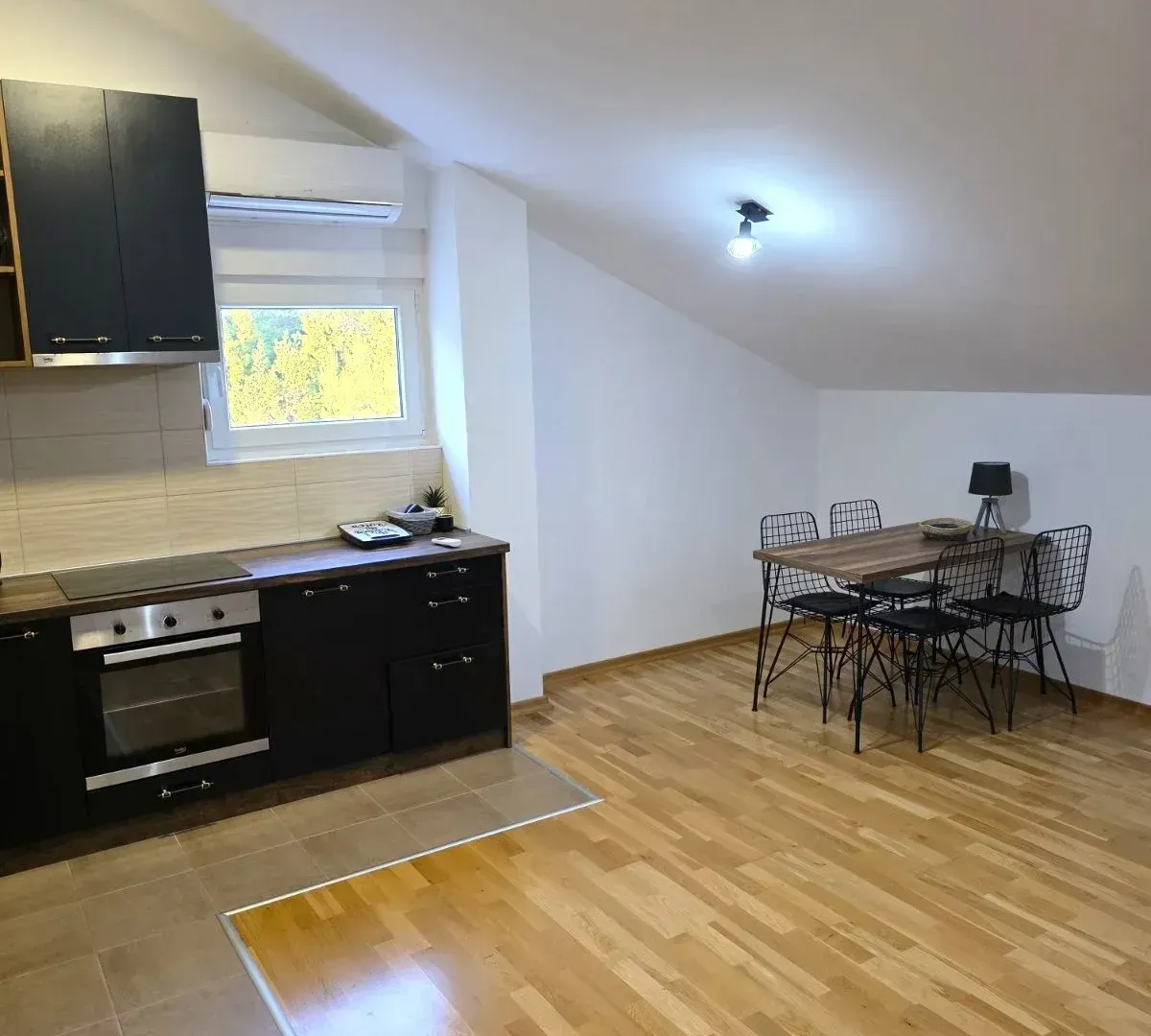 Izdavanje, stan, 50m², Tivat, Crna Gora