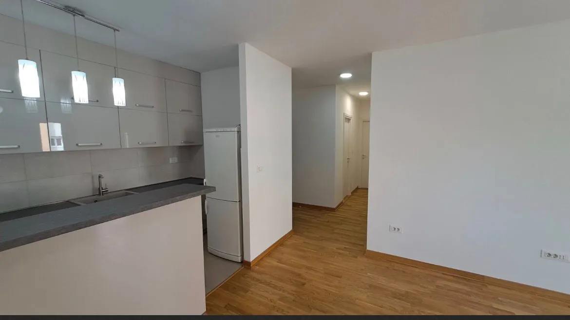 Izdavanje, dvosoban stan, 64m², City Kej, Podgorica