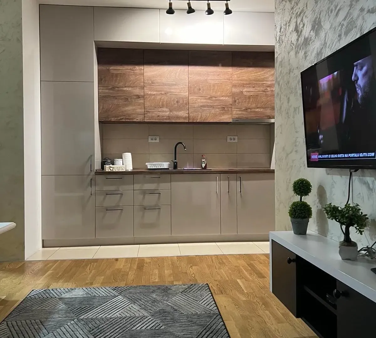 Izdavanje, jednosoban stan, 54m², Centar, Podgorica