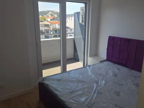 Prodaja, jednosoban stan, 48m², Centar, Bar - image 1