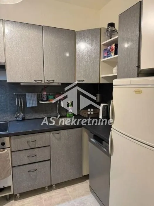 Izdavanje, četvorosoban stan, 79m², Autokomanda, Voždovac Sve Podlokacije