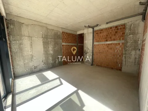 Izdavanje, poslovni prostor, 84m², City Kvart, Podgorica - image 2