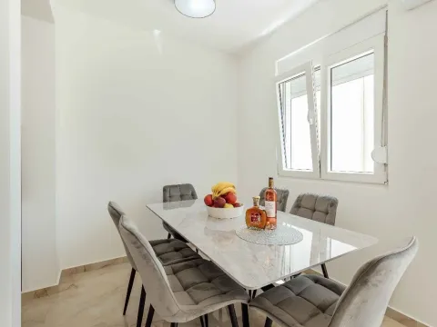 Sale, two bedroom apartment, 120m², Baošići, Herceg Novi - image 2