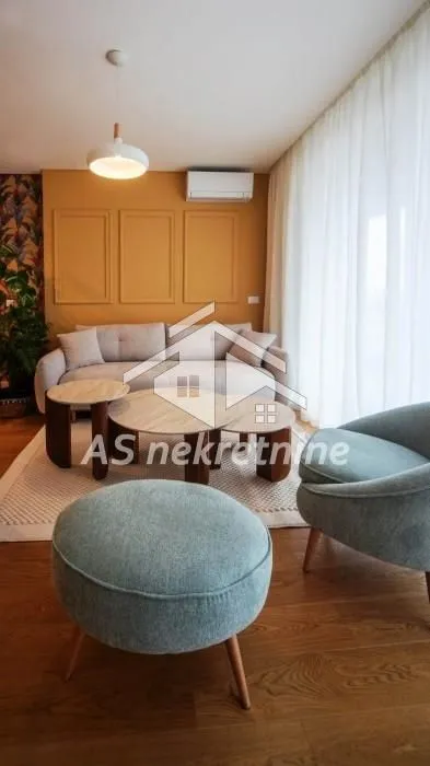 Izdavanje, trosoban stan, 100m², Vračar Sve Podlokacije, Beograd