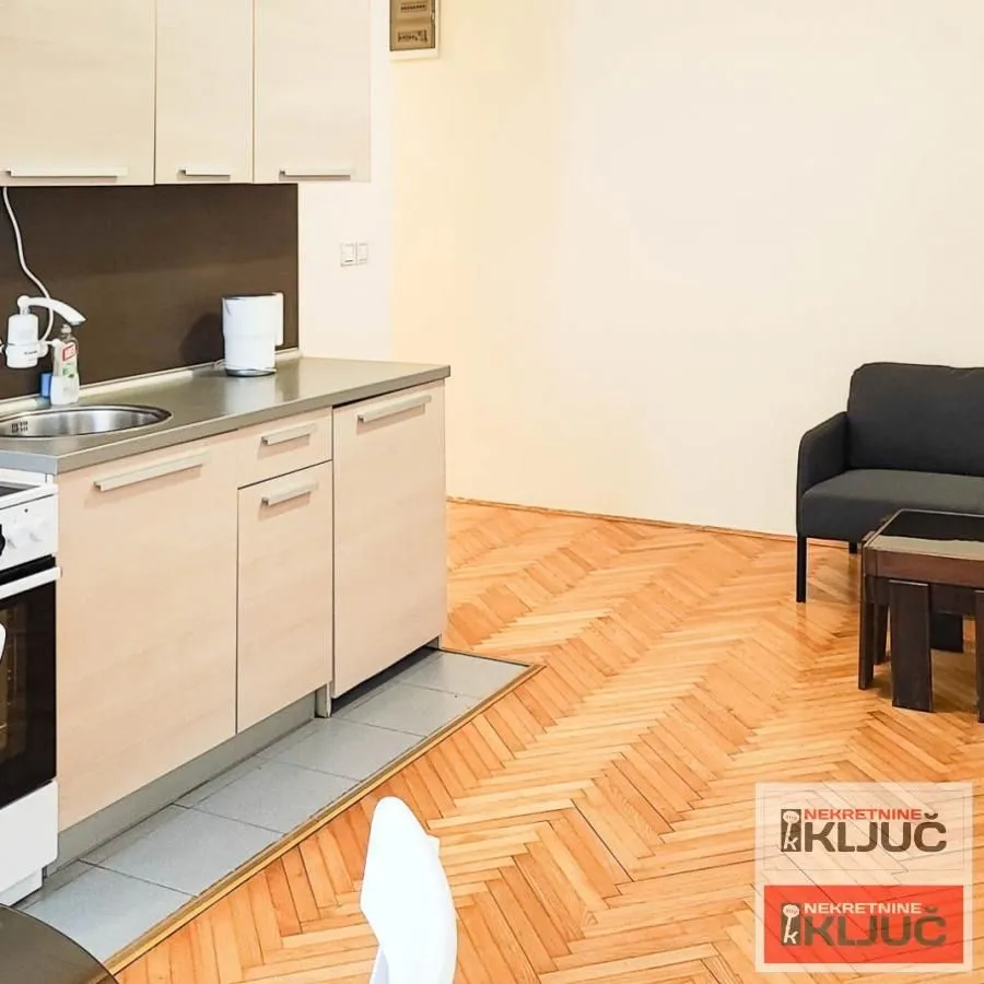 Izdavanje, trosoban stan, 75m², Centar, Novi Sad