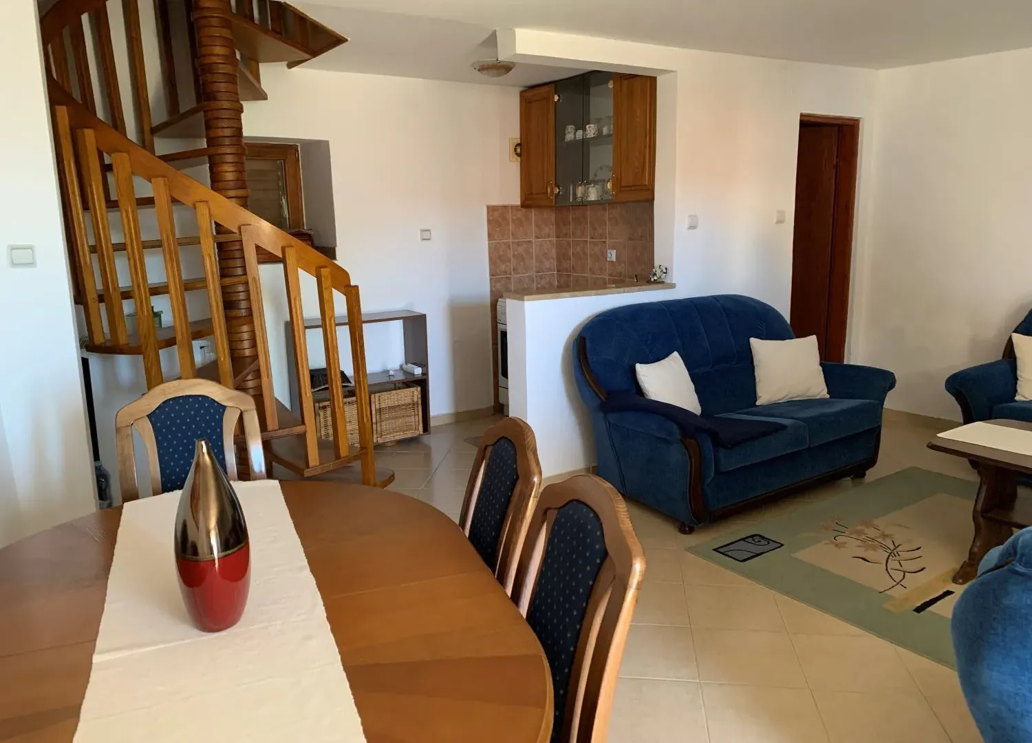 Izdavanje, kuća, 70m², Tivat, Crna Gora
