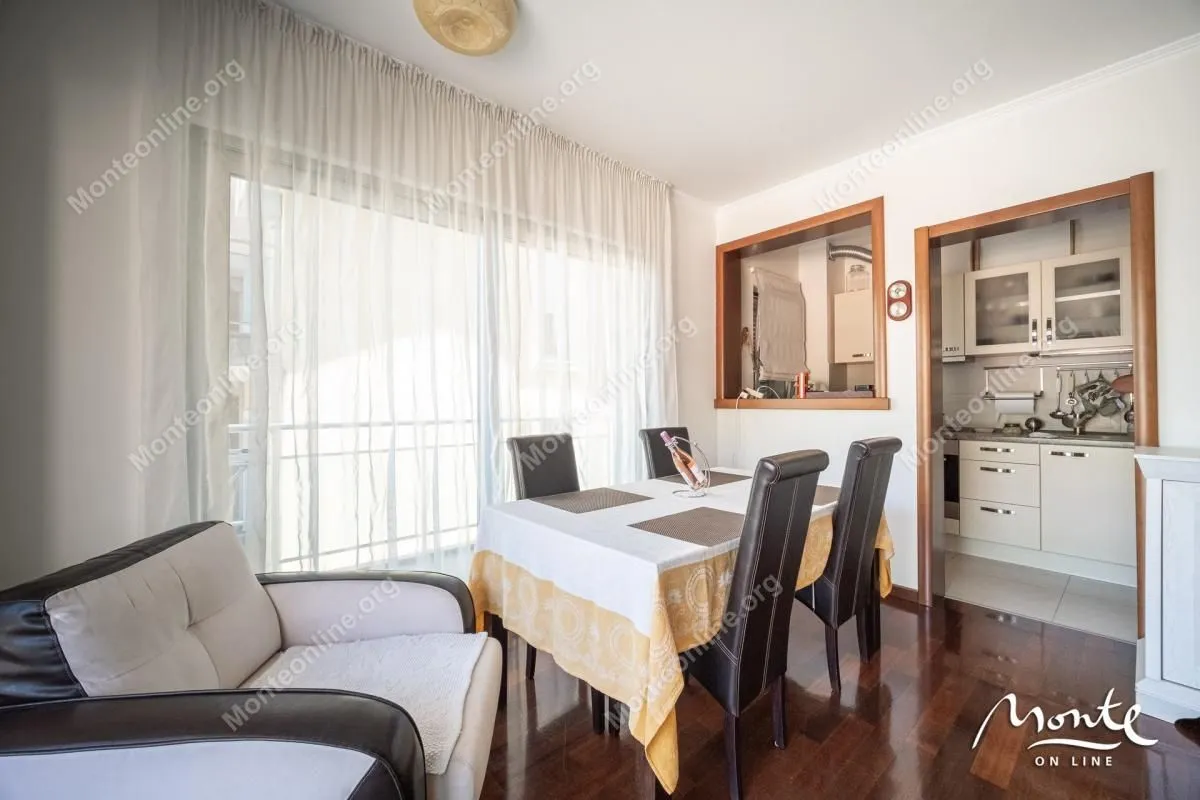 Prodaja, dvosoban stan, 81m², Dobrota, Kotor