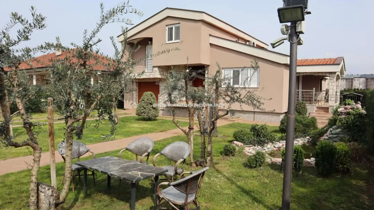 Prodaja, kuća, 200m², Zabjelo, Podgorica