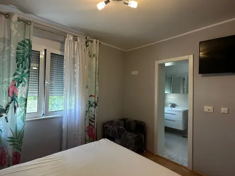 Izdavanje, dvosoban stan, 85m², Centar, Tivat - image 18