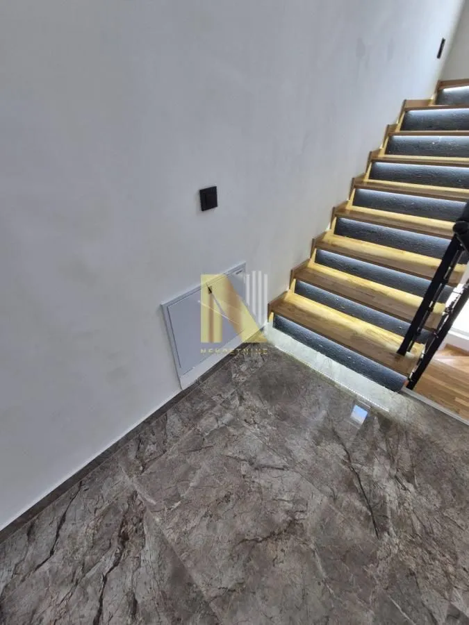 Prodaja, stan, 148m², Vidovdansko naselje, Novi Sad Sve Podlokacije