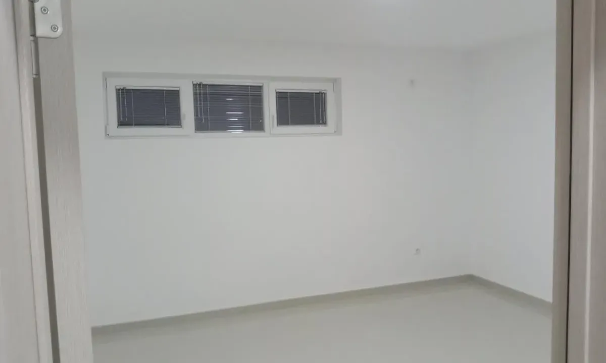 Izdavanje, poslovni prostor, 45m², Durlan, Niš