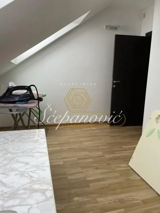 Prodaja, četvorosoban stan, 105m², Bulevar Evrope, Novi Sad Sve Podlokacije