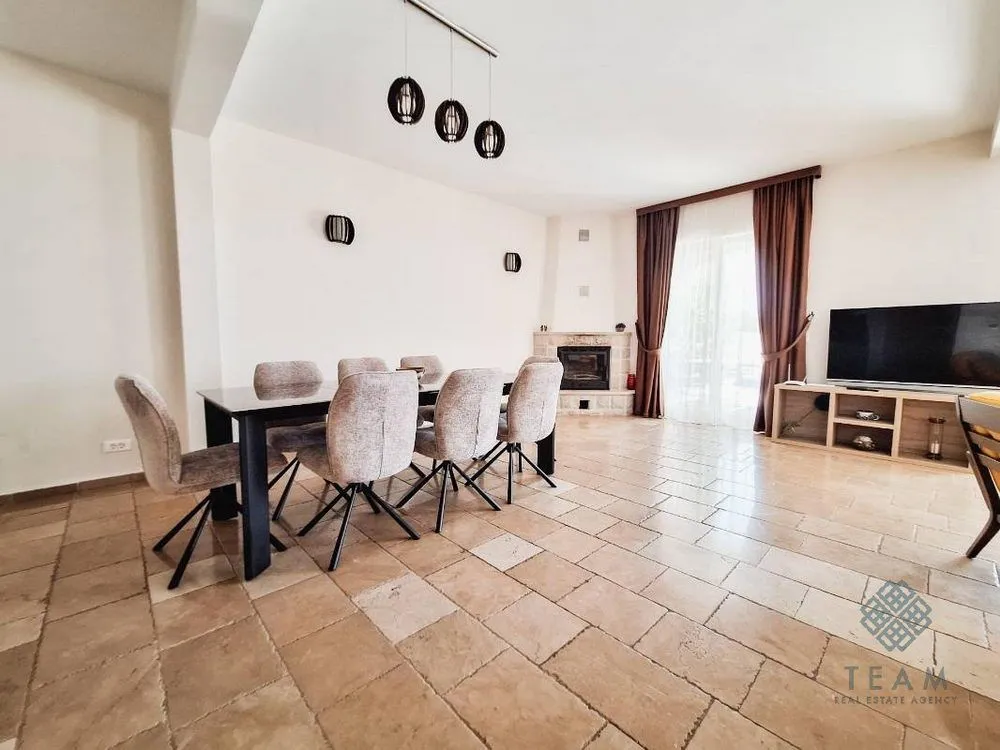 Izdavanje, kuća, 180m², Reževići, Budva