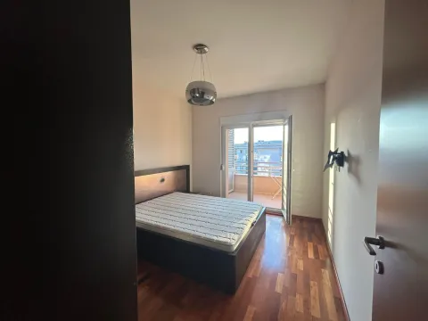 Bedroom with a double bed and access to the terrace. - image 6