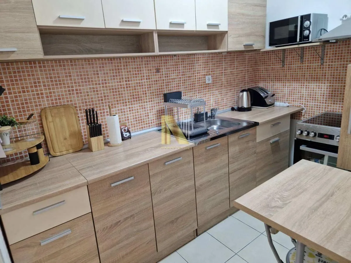 Izdavanje, dvosoban stan, 56m², Centar, Novi Sad