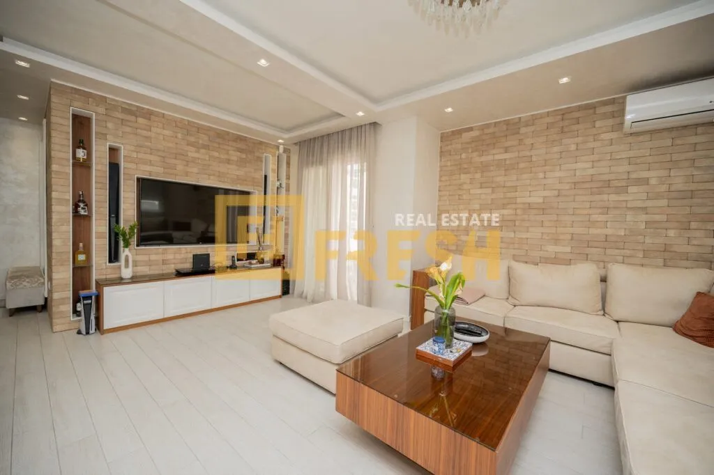 Prodaja, trosoban stan, 180m², City Kvart, Podgorica