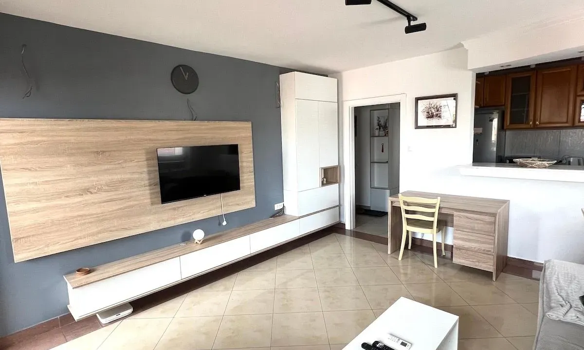 Izdavanje, trosoban stan, 65m², Vračar Sve Podlokacije, Beograd