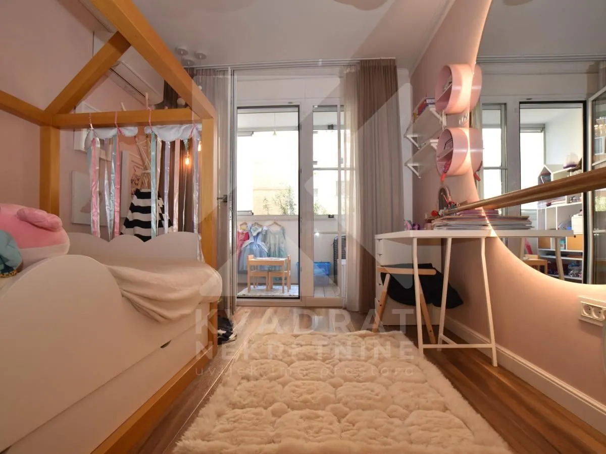 Prodaja, trosoban stan, 122m², Centar, Podgorica