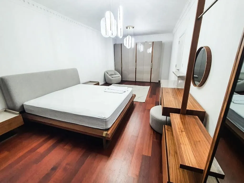 Izdavanje, četvorosoban stan, 266m², Stari Aerodrom, Podgorica