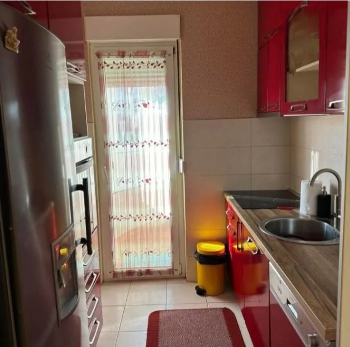 Izdavanje, dvosoban stan, 90m², City Kej, Podgorica