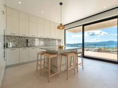 Izdavanje, kuća, 200m², Kavač, Kotor - image 10